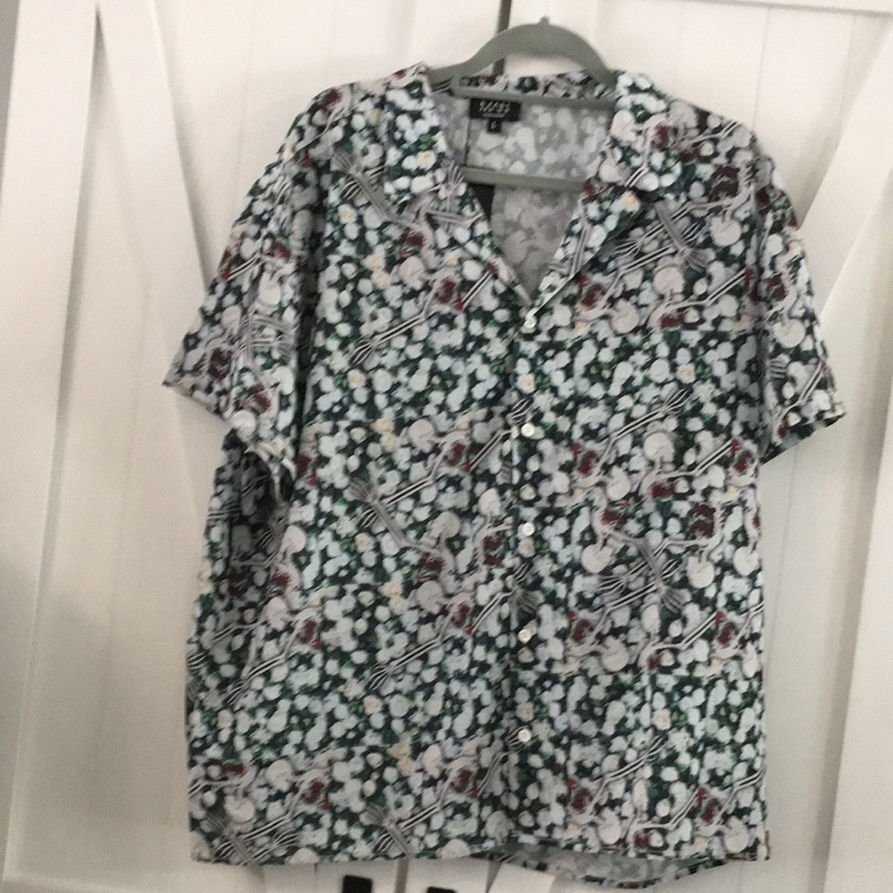 Man BooHoo Men’s Button Down Size Large NWT. Short Sleeve